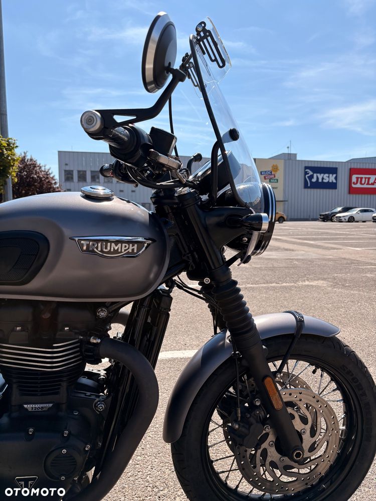 Triumph Bonneville - 12
