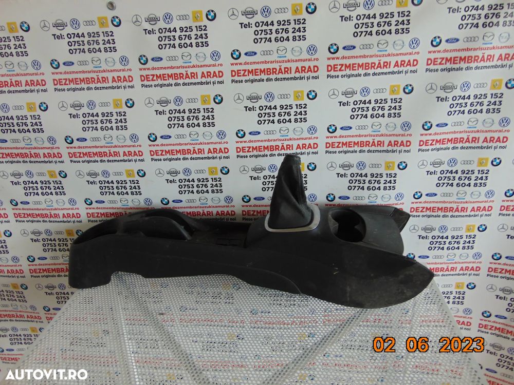 Consola centrala Toyota Yaris 2011-2019 suport pahare central ornament yaris 3 dezmembrez yaris p13 - 2