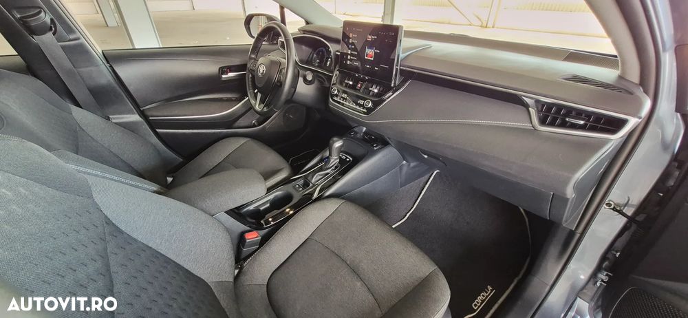 Toyota Corolla 1.8 HSD Business - 32