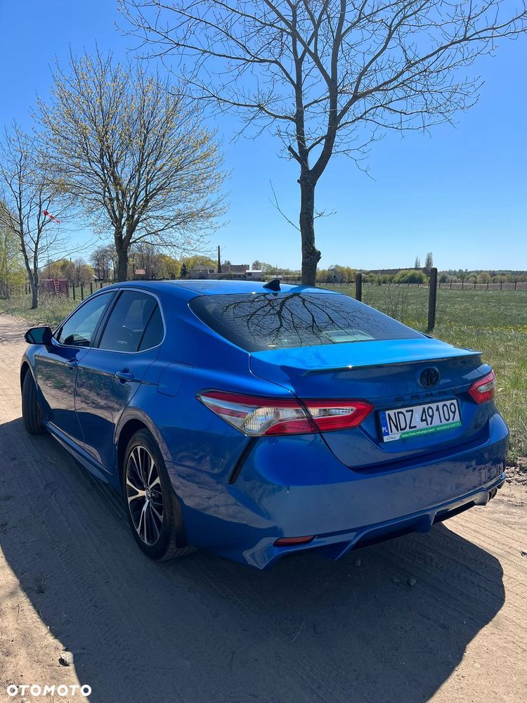 Toyota Camry - 10