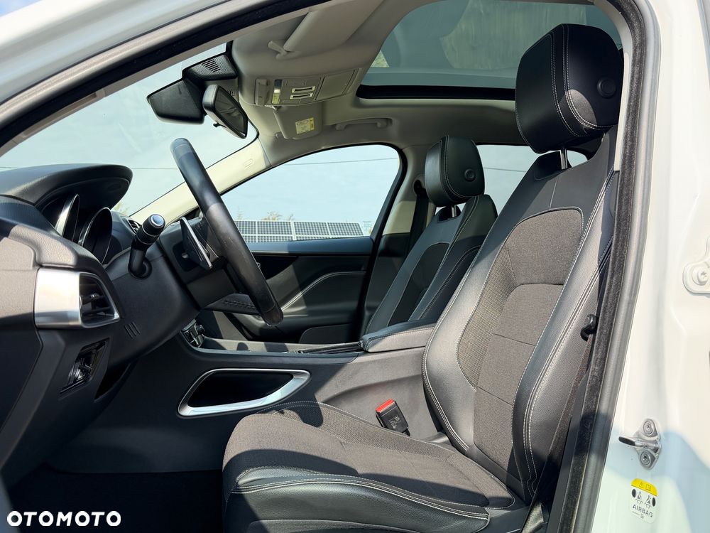 Jaguar F-Pace 2.0 i4D AWD R-Sport - 13