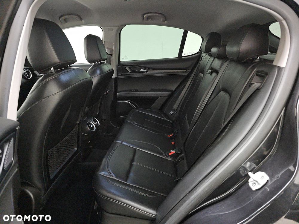 Alfa Romeo Stelvio 2.0 Turbo 16V AT8-Q4 Ti - 11