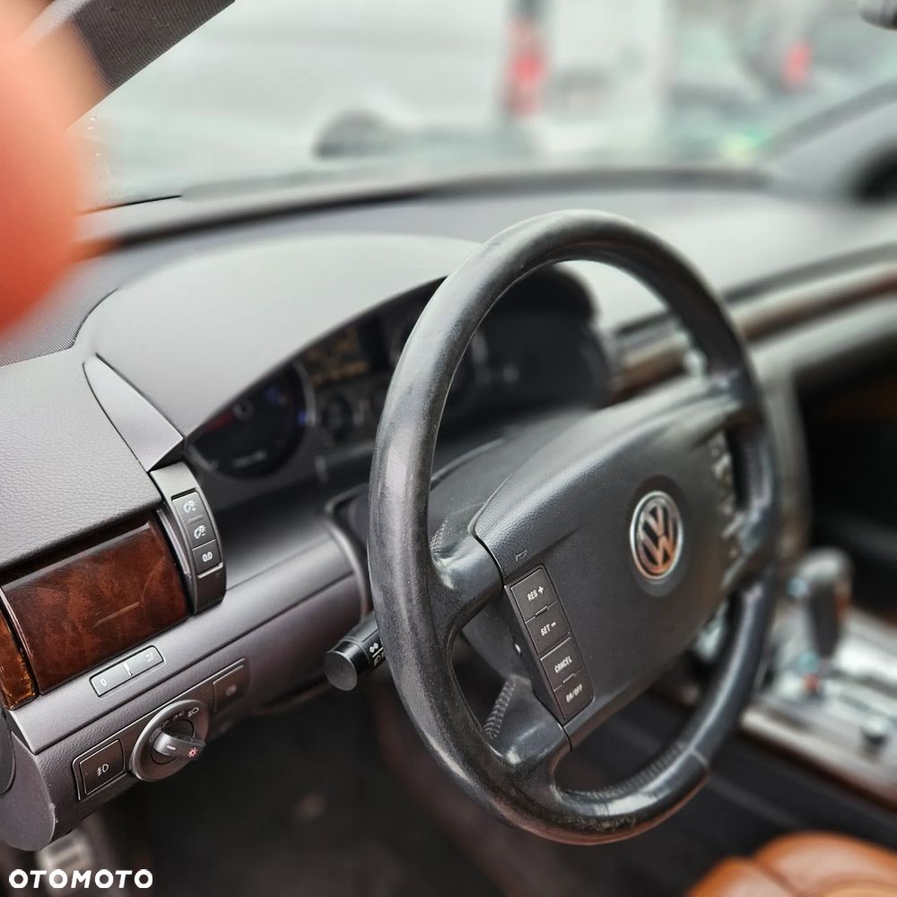 Volkswagen Phaeton - 25