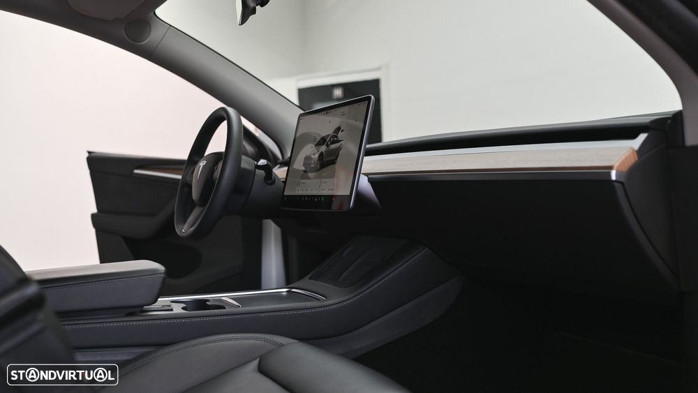 Tesla Model Y Long Range Dual Motor AWD - 32
