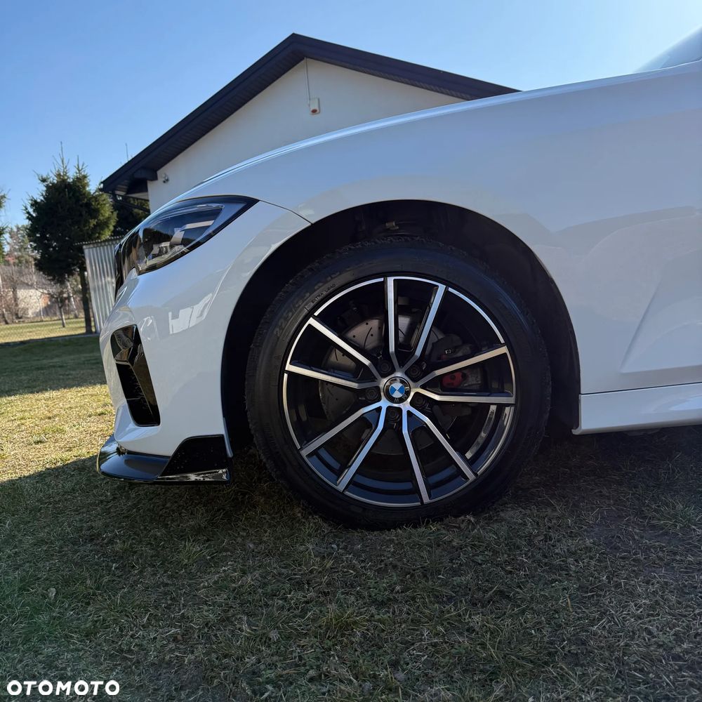 BMW Seria 3 330i xDrive M Sport - 10
