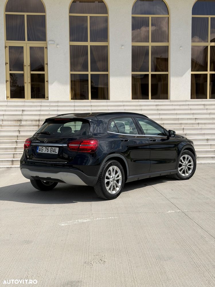 Mercedes-Benz GLA 200 d 7G-DCT - 4