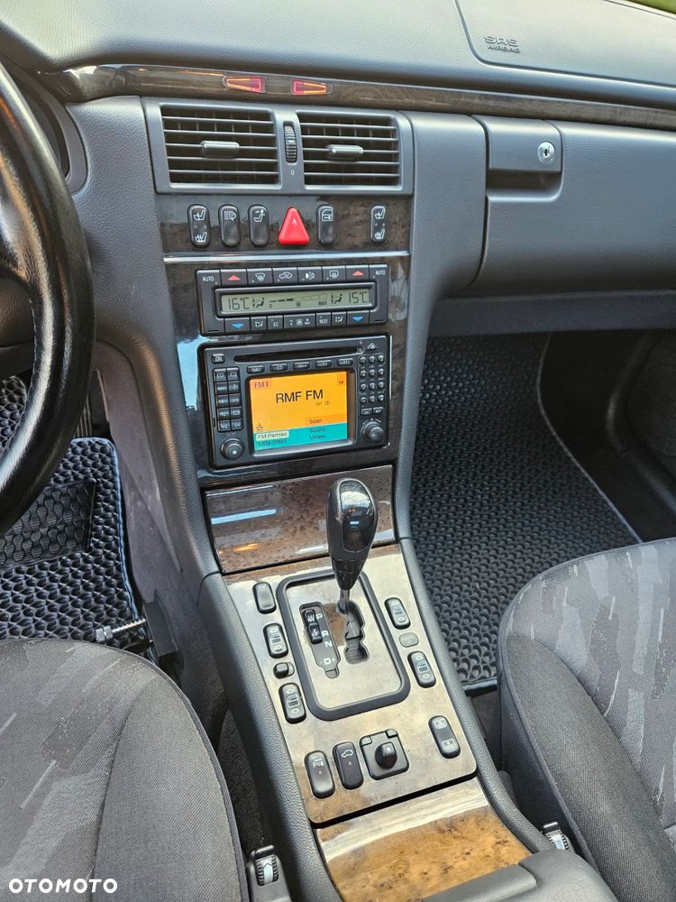 Mercedes-Benz Klasa E 320 T CDI Avantgarde - 30