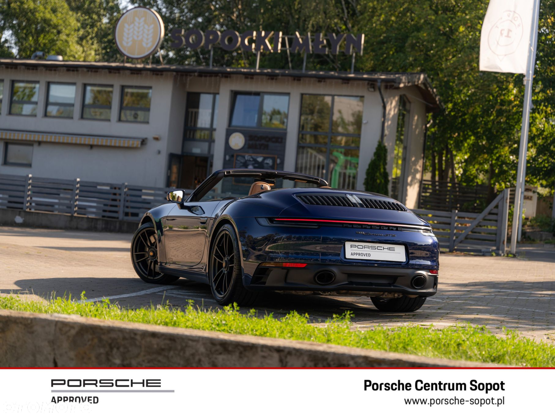 Porsche 911 Carrera GTS Cabrio - 14
