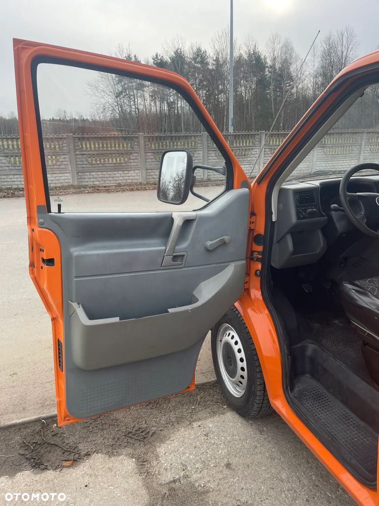 Volkswagen Transporter - 14