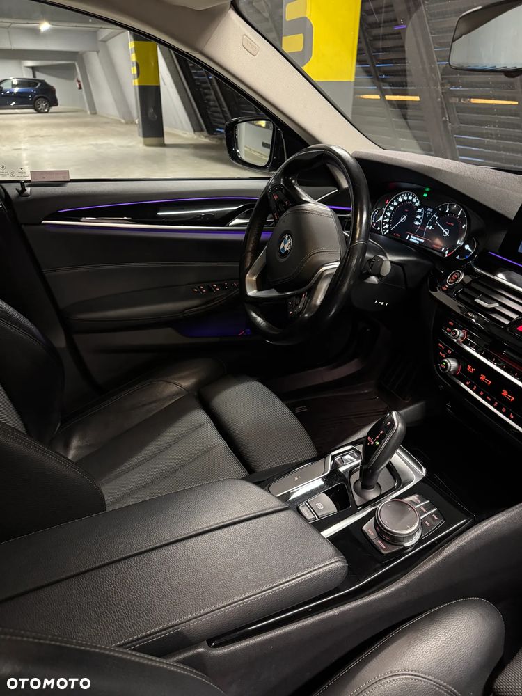 BMW Seria 5 520d Sport Line - 10