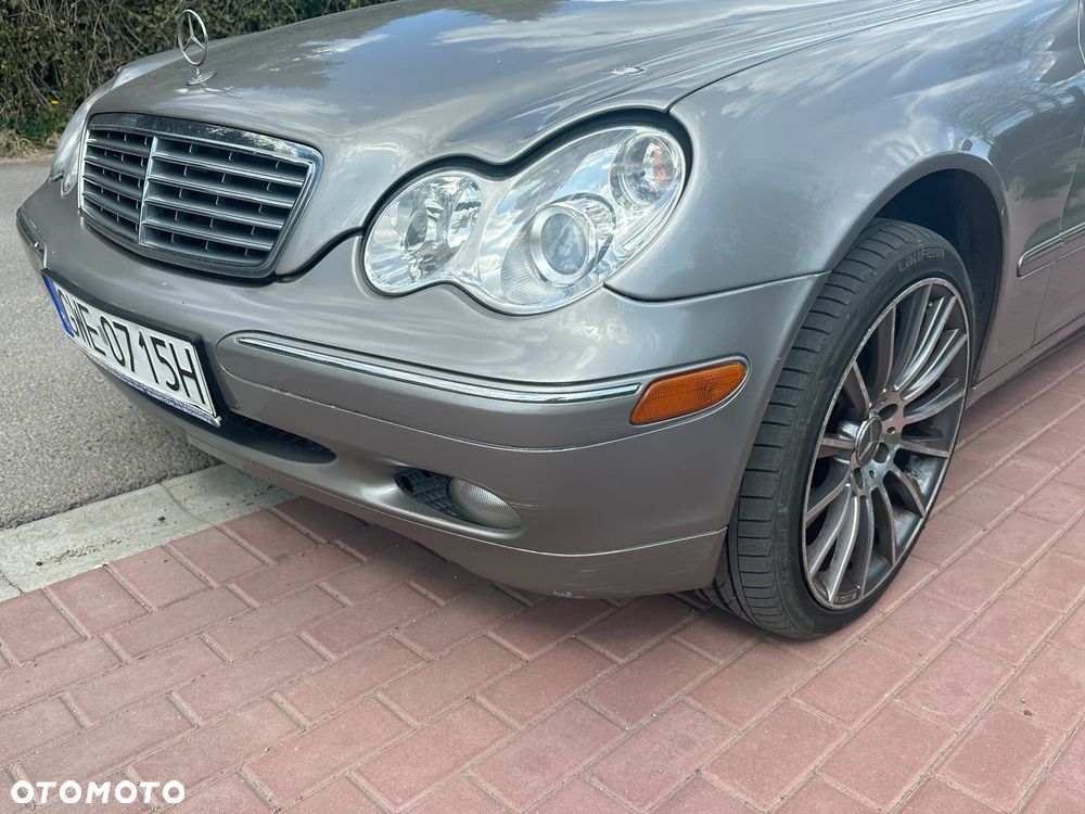 Mercedes-Benz Klasa C 240 4Matic Avantgarde - 35