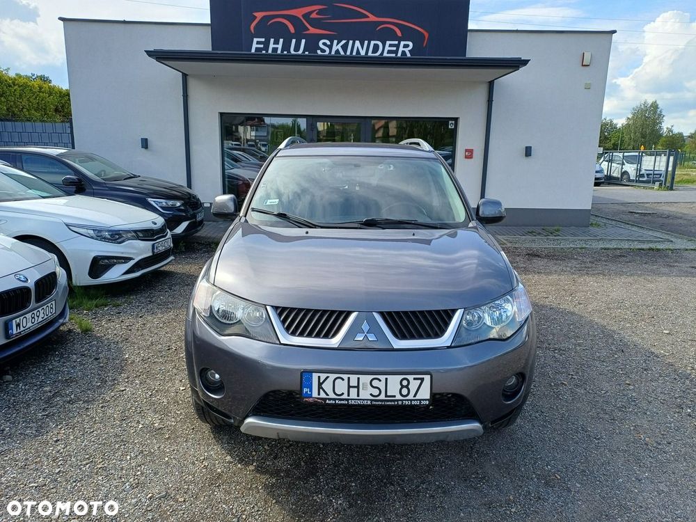 Mitsubishi Outlander - 2