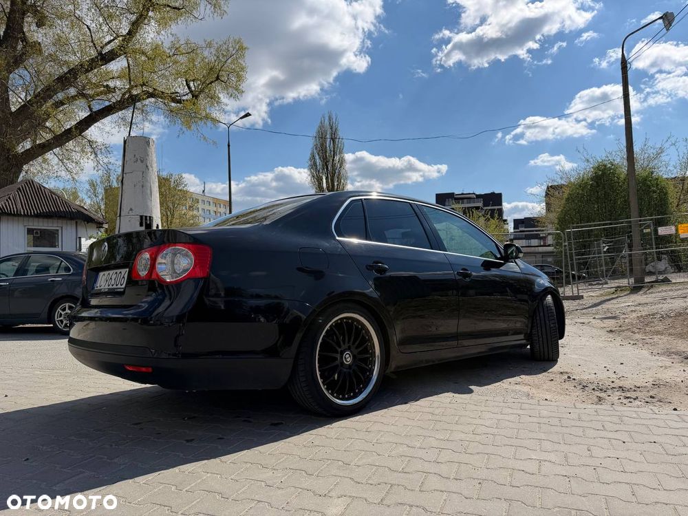 Volkswagen Jetta 2.0 FSI Comfortline - 1