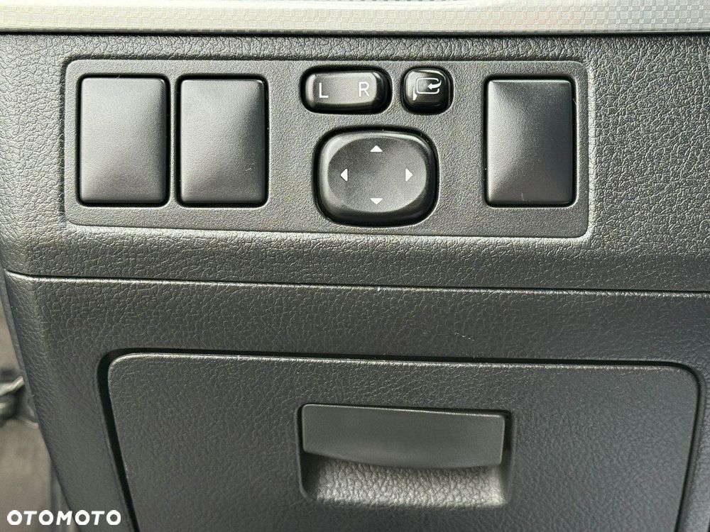 Toyota Avensis 1.8 Premium - 21