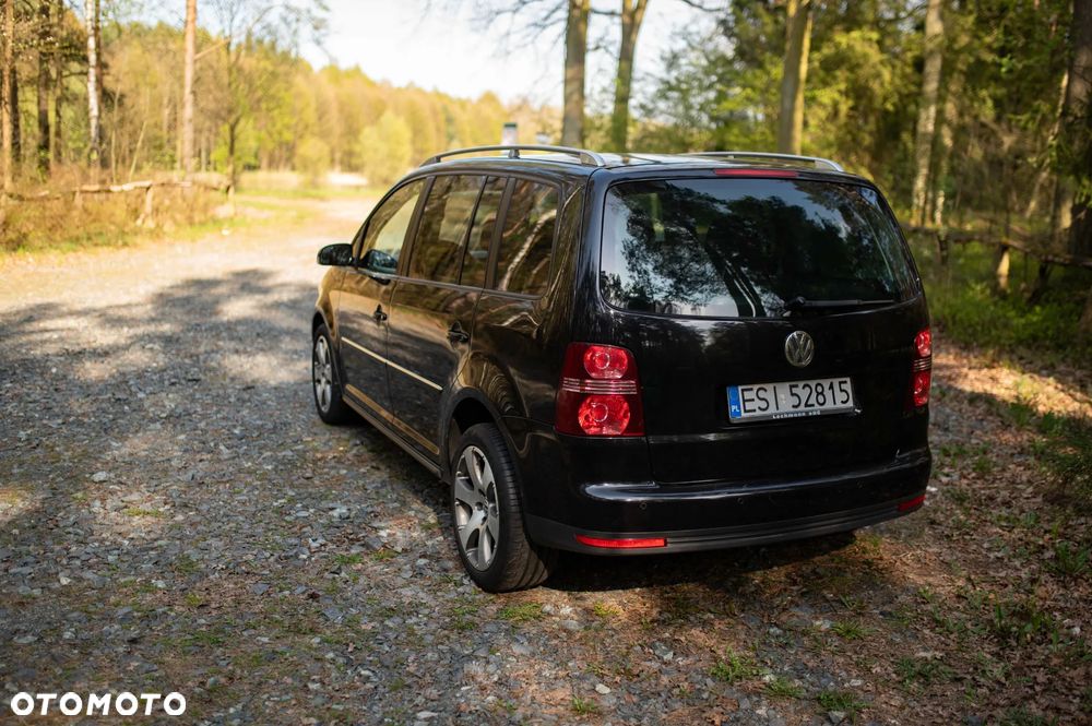 Volkswagen Touran 2.0 TDI DPF Highline - 3