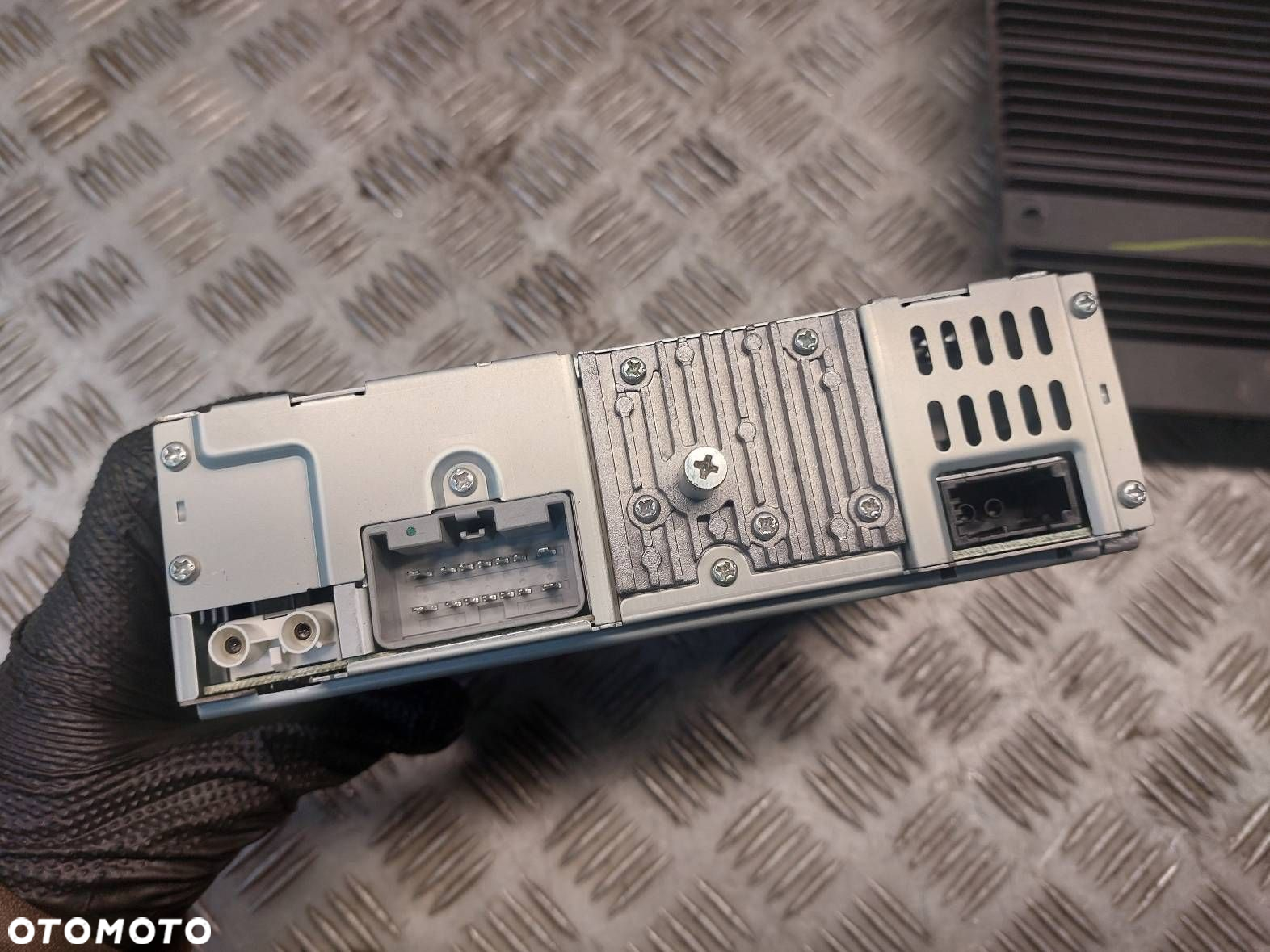 RADIO ODTWARZACZ + WZMACNIACZ VOLVO V50 I 30752371-1 30732824 - 4