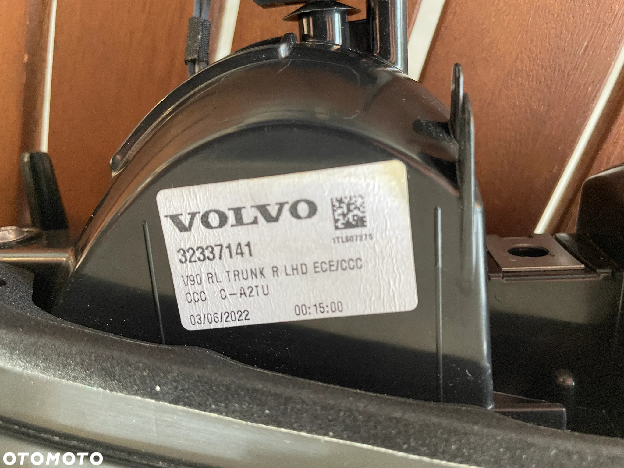 TYLNA LAMPA W KLAPĘ VOLVO V90 II  32337141 - 2