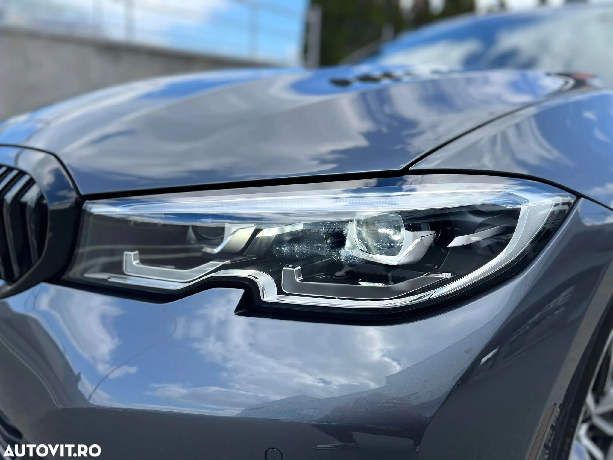 BMW Seria 3 330i Aut. Sport Line - 29