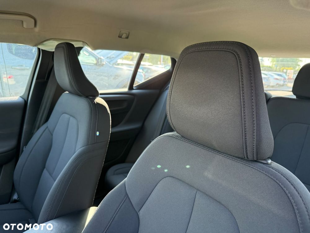 Volvo XC 40 T3 Momentum Pro - 25