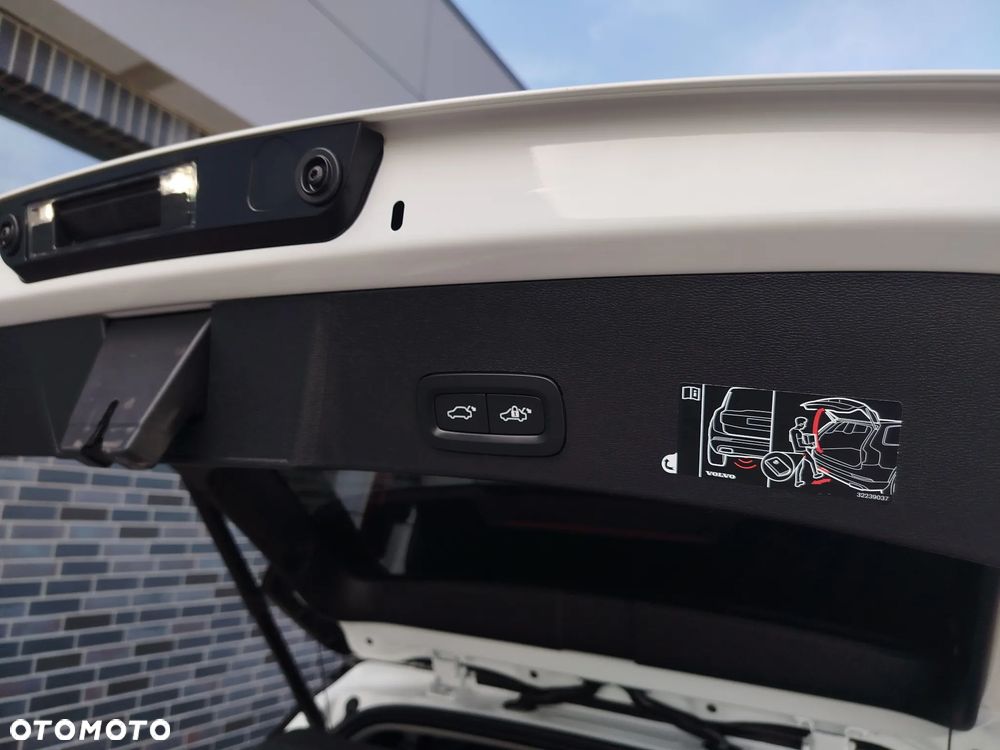 Volvo XC 40 T2 Plus Dark - 22