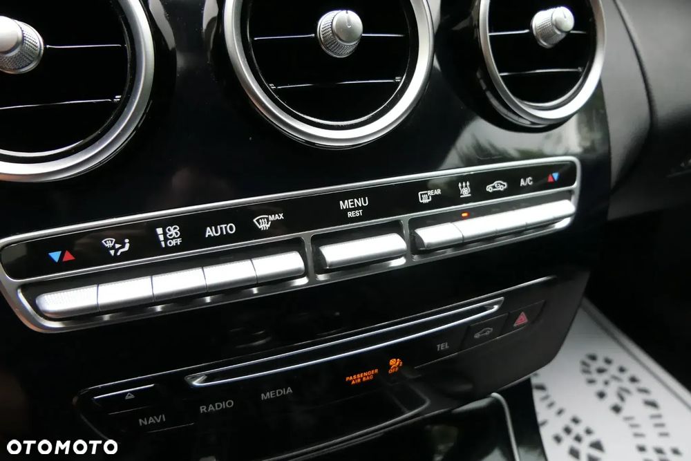 Mercedes-Benz Klasa C 180 (BlueEFFICIENCY) - 25