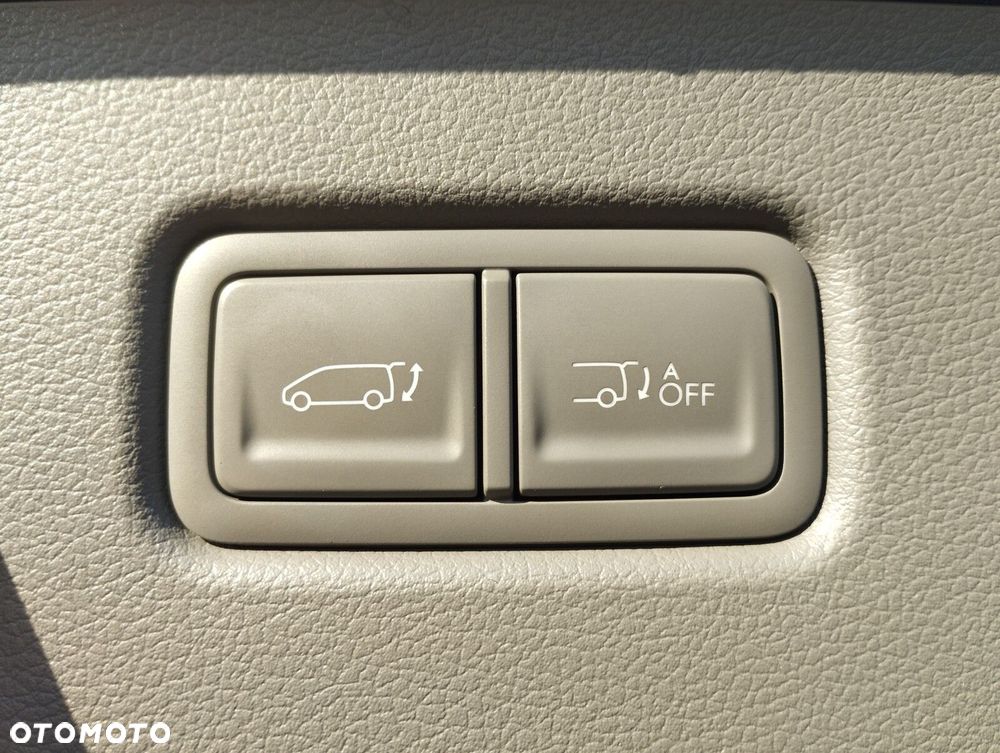 Hyundai Staria 1.6 T-GDI HEV Luxury - 30