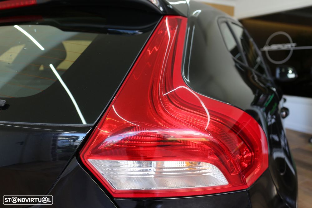 Volvo V40 2.0 D3 Momentum - 34