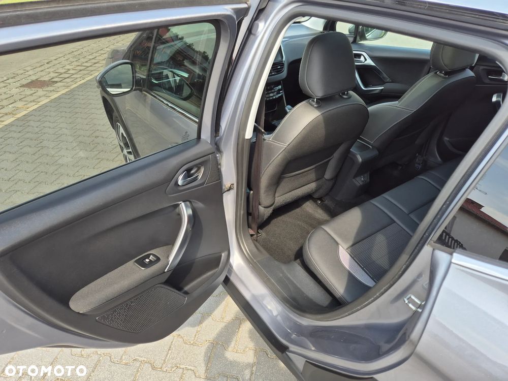 Peugeot 2008 1.2 Pure Tech Allure S&S - 10