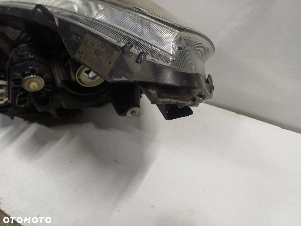 Lampa prawy przod toyota corolla verso II 09-13r europa - 10