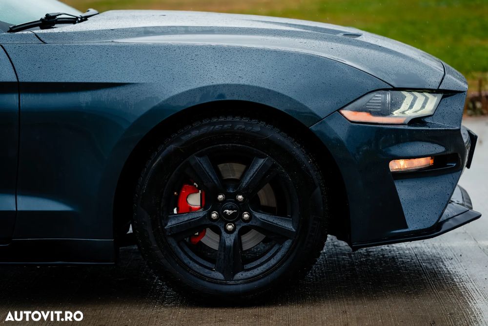 Ford Mustang - 4