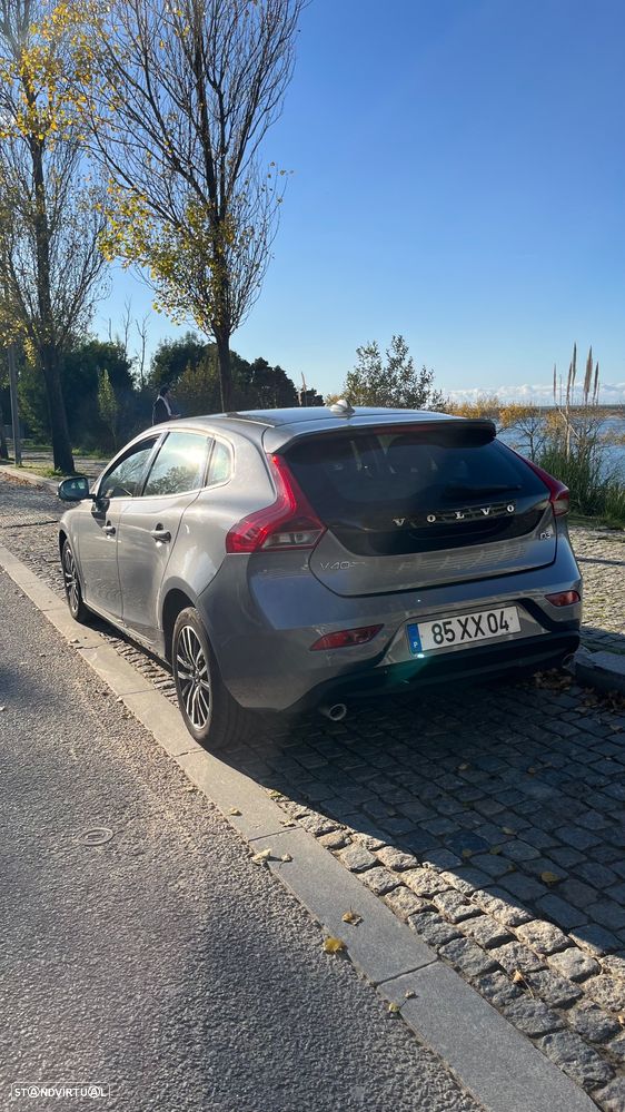 Volvo V40 2.0 D3 Momentum Geartronic - 3