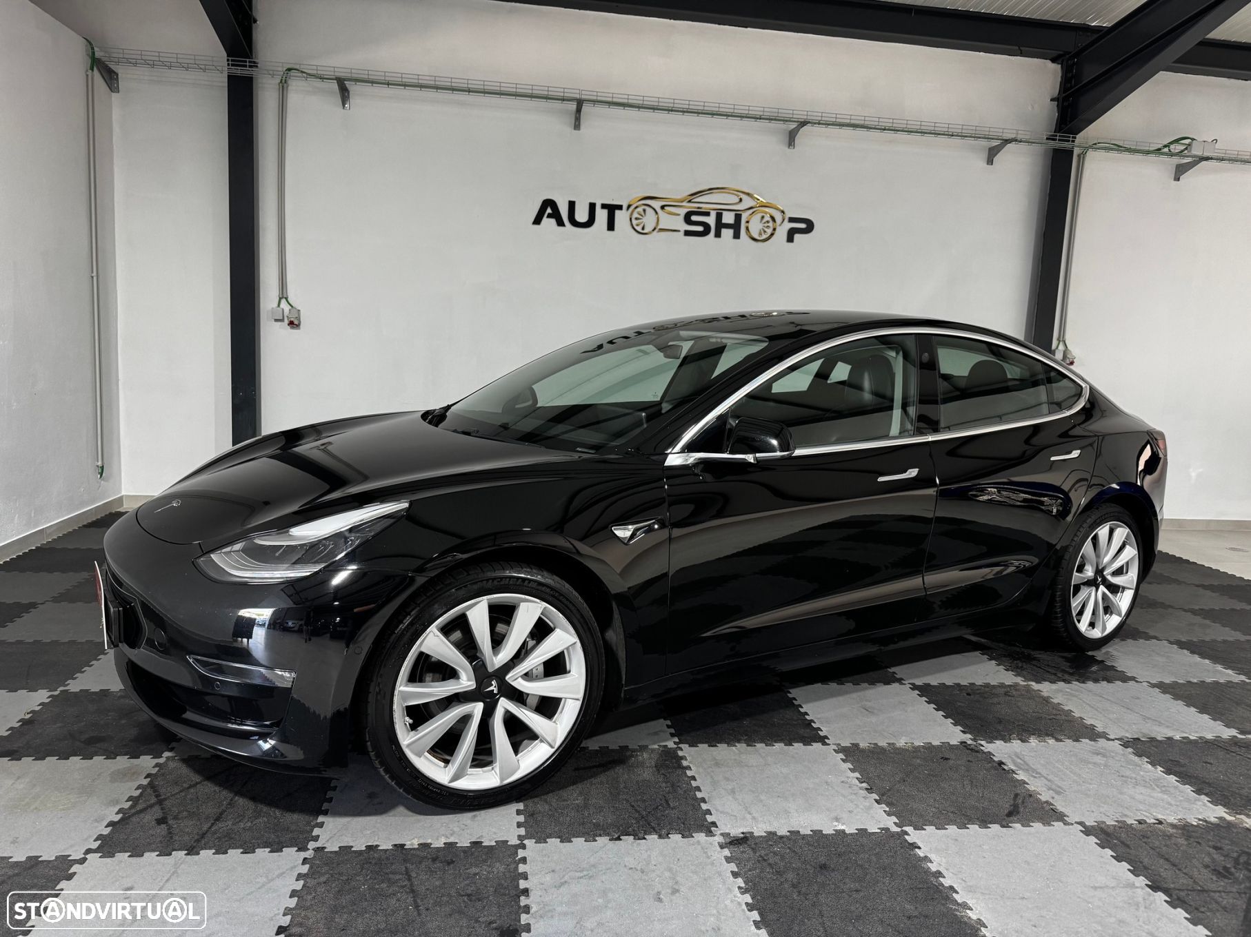 Tesla Model 3 - 1
