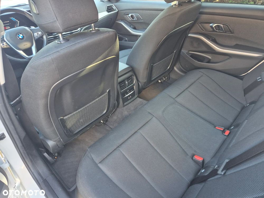 BMW Seria 3 320d xDrive Sport Line Shadow sport - 14