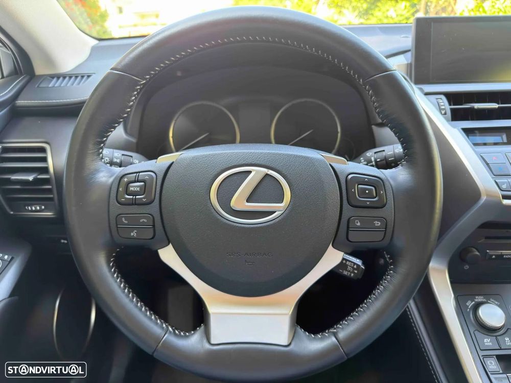 Lexus NX 300h Executive+ - 36