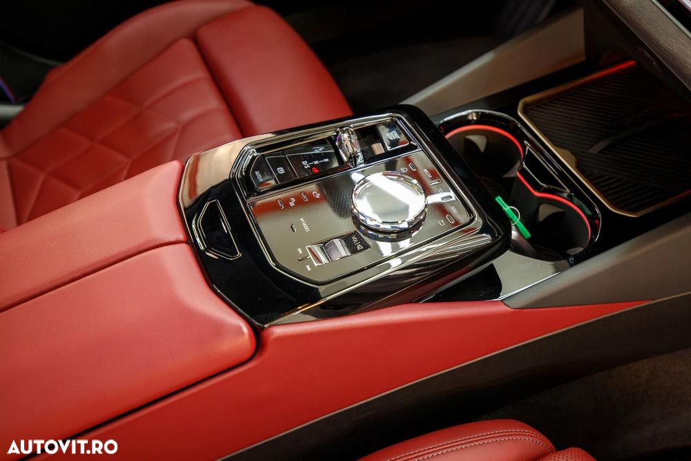 BMW Seria 5 550e xDrive AT PHEV - 31