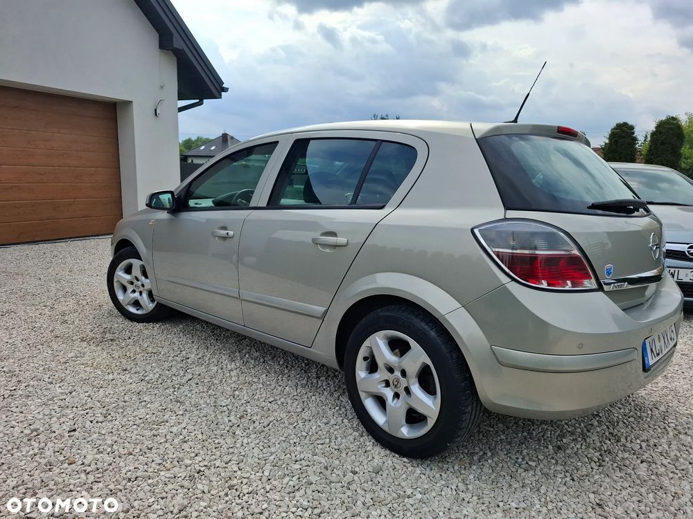 Opel Astra 1.6 NAVI - 15
