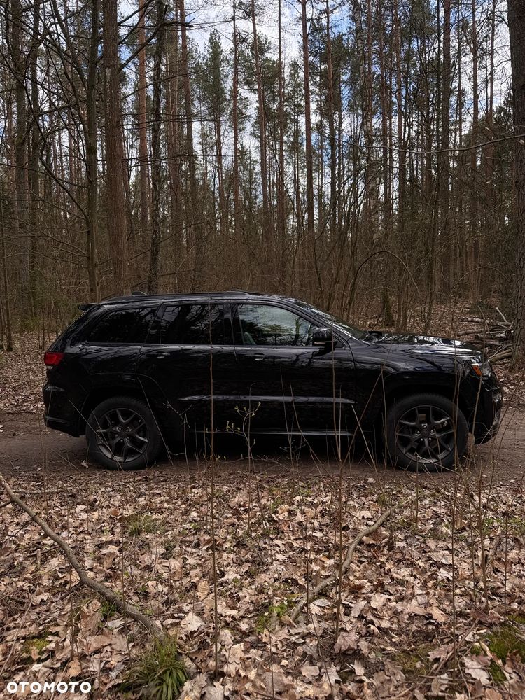 Jeep Grand Cherokee - 23