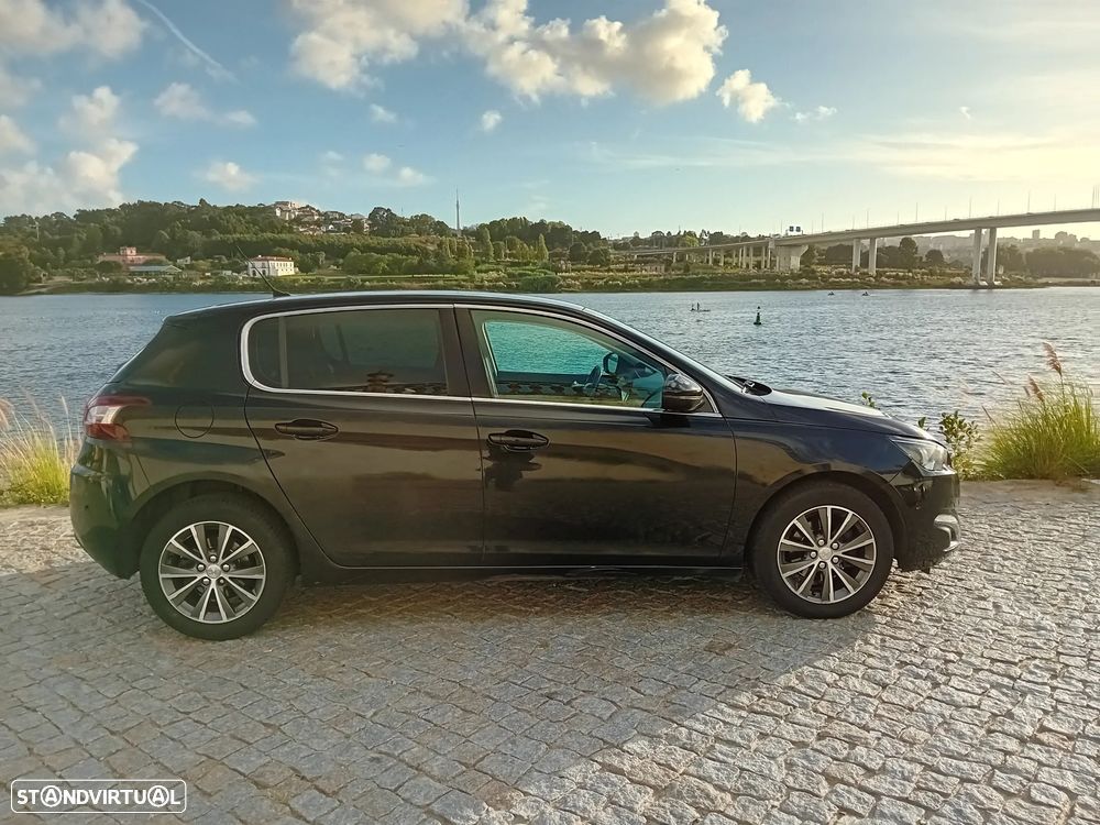 Peugeot 308 1.6 BlueHDi Style J17 - 24