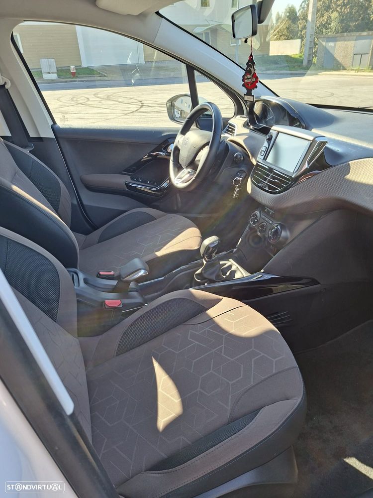 Peugeot 2008 - 11