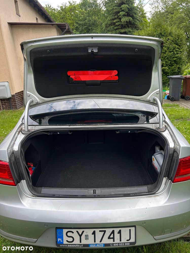 Volkswagen Passat 2.0 TDI DPF BlueMotion Technology Comfortline - 5