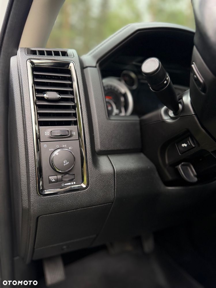 Dodge RAM - 16