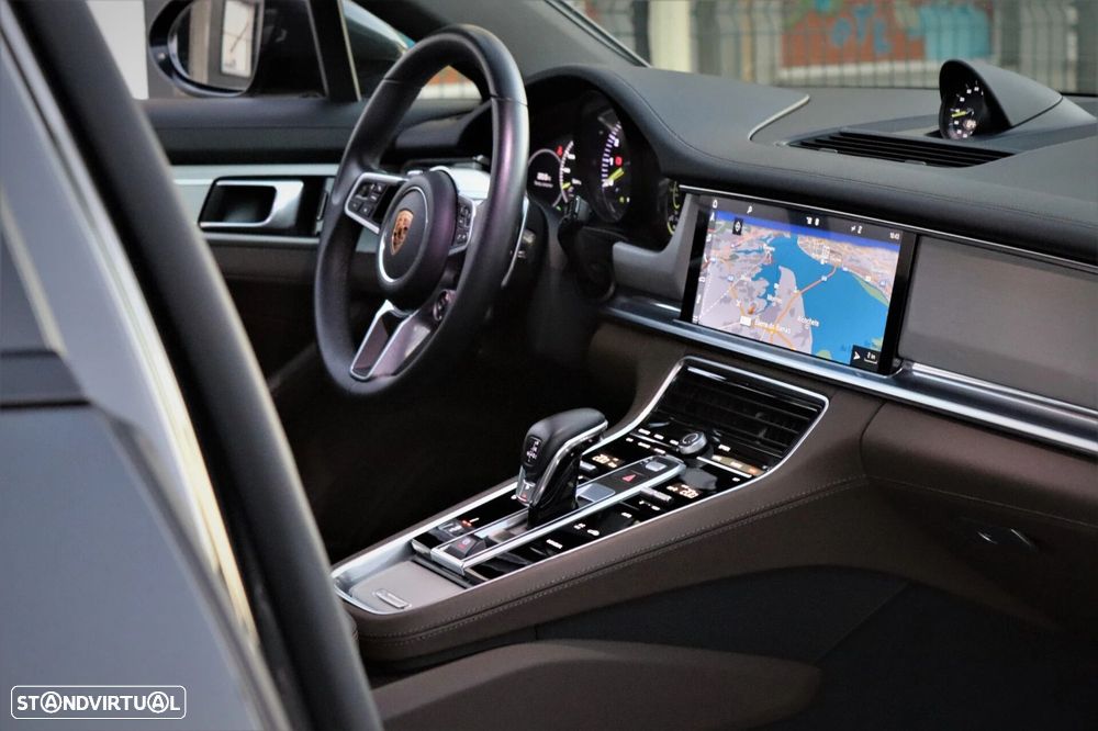 Porsche Panamera 4 E-Hybrid - 16