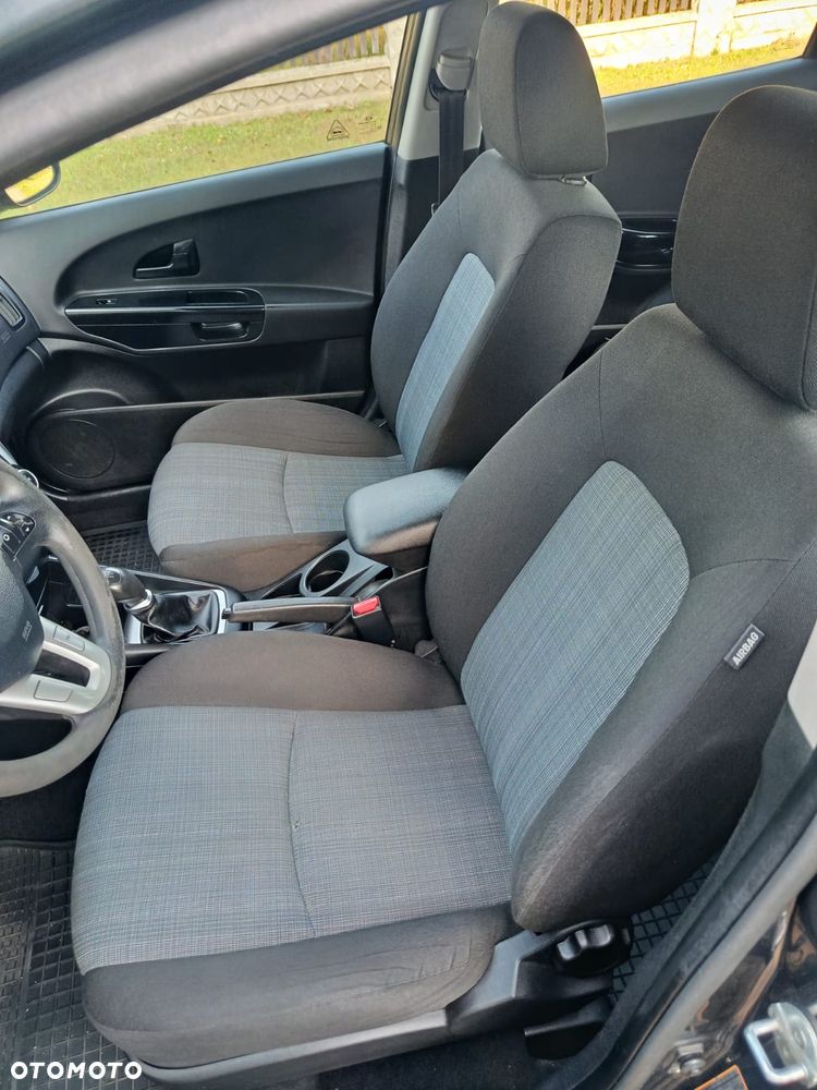 Kia Ceed - 10