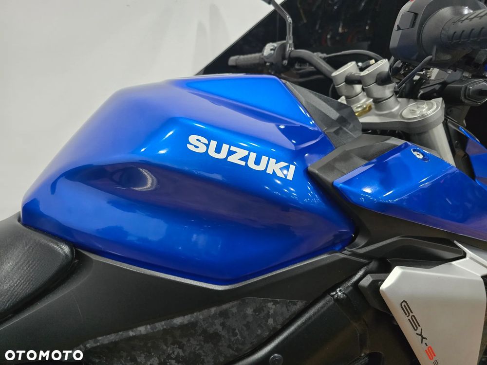 Suzuki GSX - 20