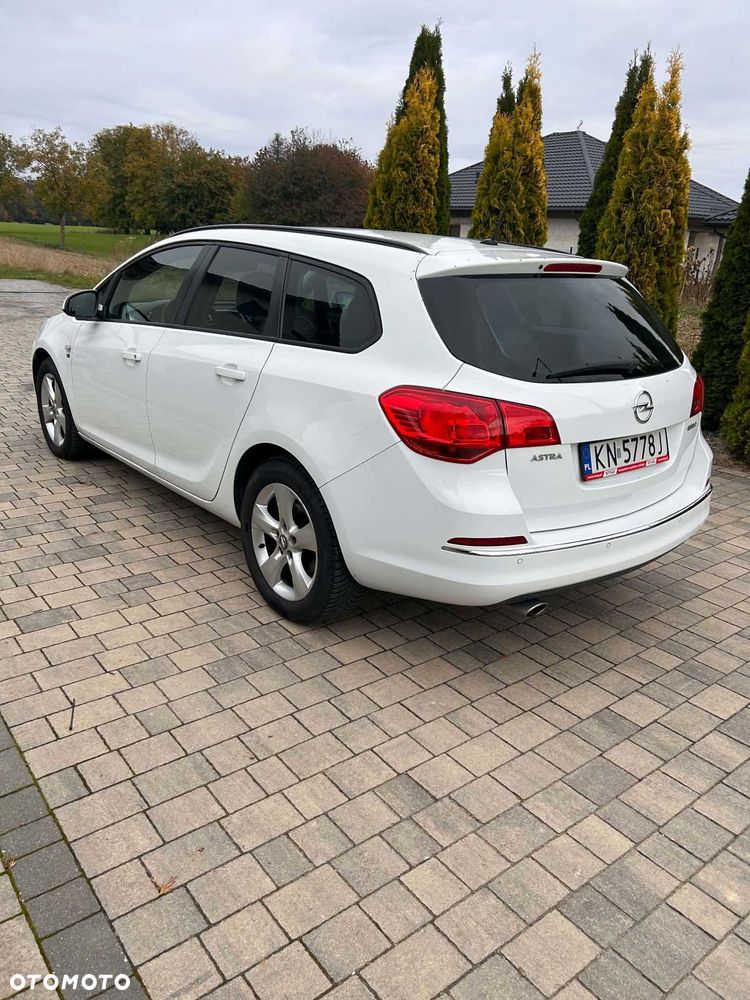Opel Astra 2012 photo 3