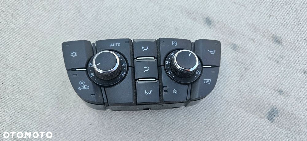 Panel klimatyzacji nawiewu Opel Astra J 2010r 13337697 - 1