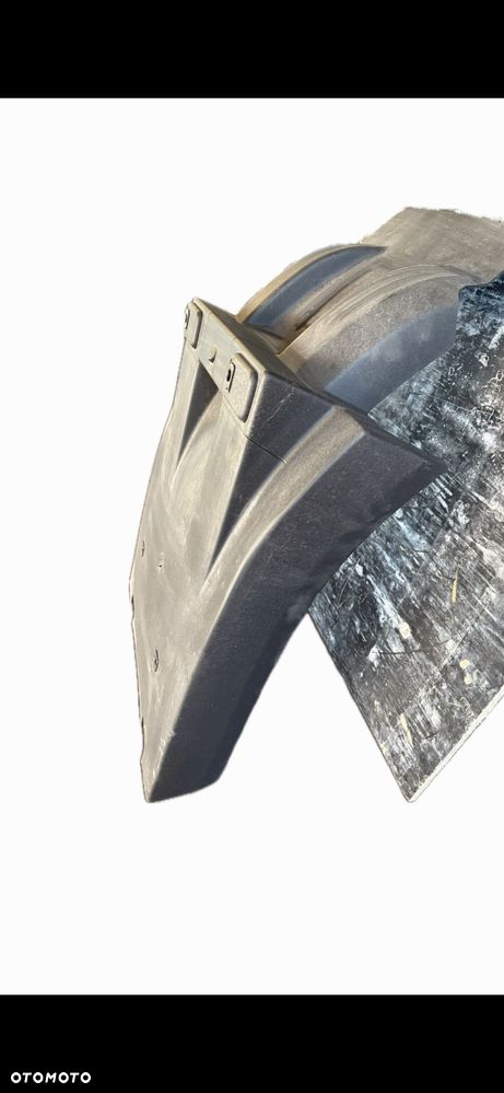 Blotnik zakabinowy Volvo FH 84812894 - 2