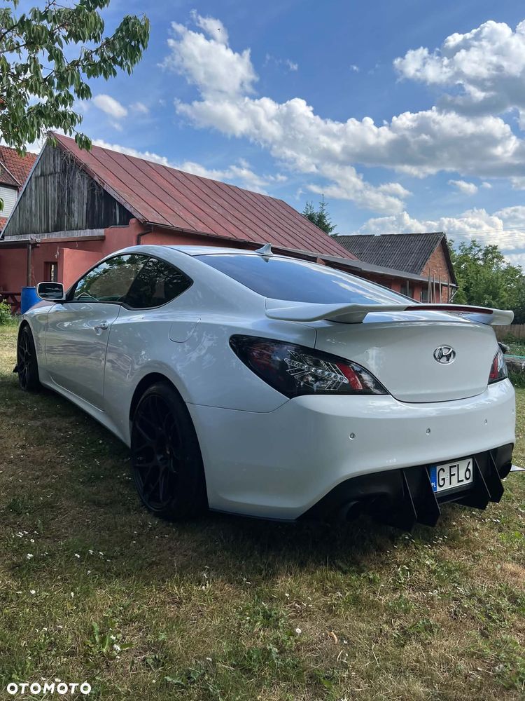 Hyundai Genesis Coupe - 5