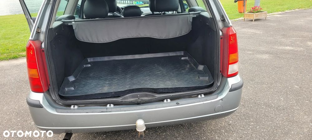 Ford Focus 1.6 Ghia - 11