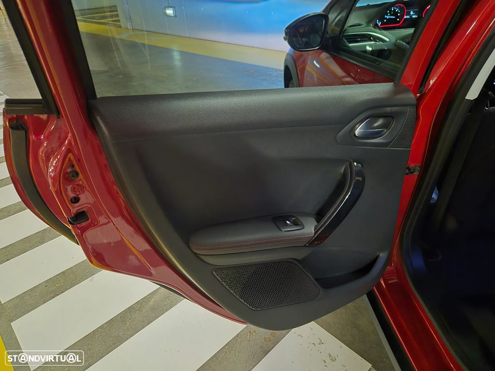 Peugeot 2008 1.6 BlueHDi GT Line - 36